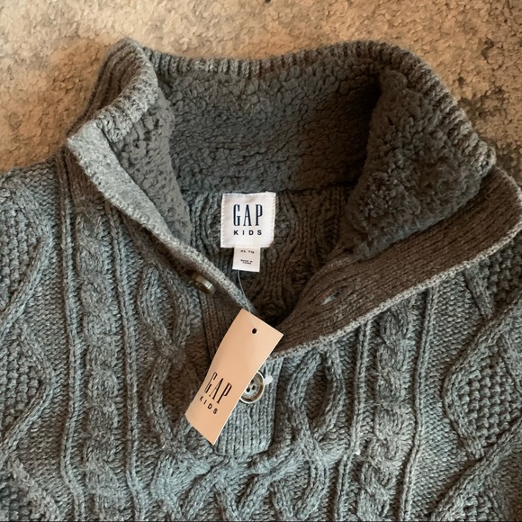 Boys XL GAP Grey knit sweater with wood look buttons and fleece inner collar - Picture 2 of 3